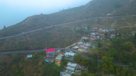paisaje de darjeeling jardín de té y bucle de batasia vista aérea de darjeelling y tren de juguete darjeeling