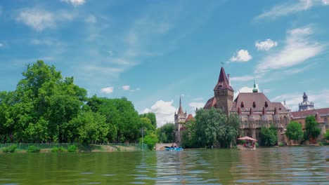 Budapest-Vajdahunyad-castle,-continue-shot,-full-shot-view