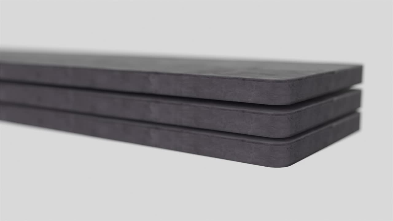 абстрактные красочные сложенные пластиковые бутылки