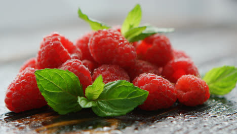 Heap-of-fresh-raspberries
