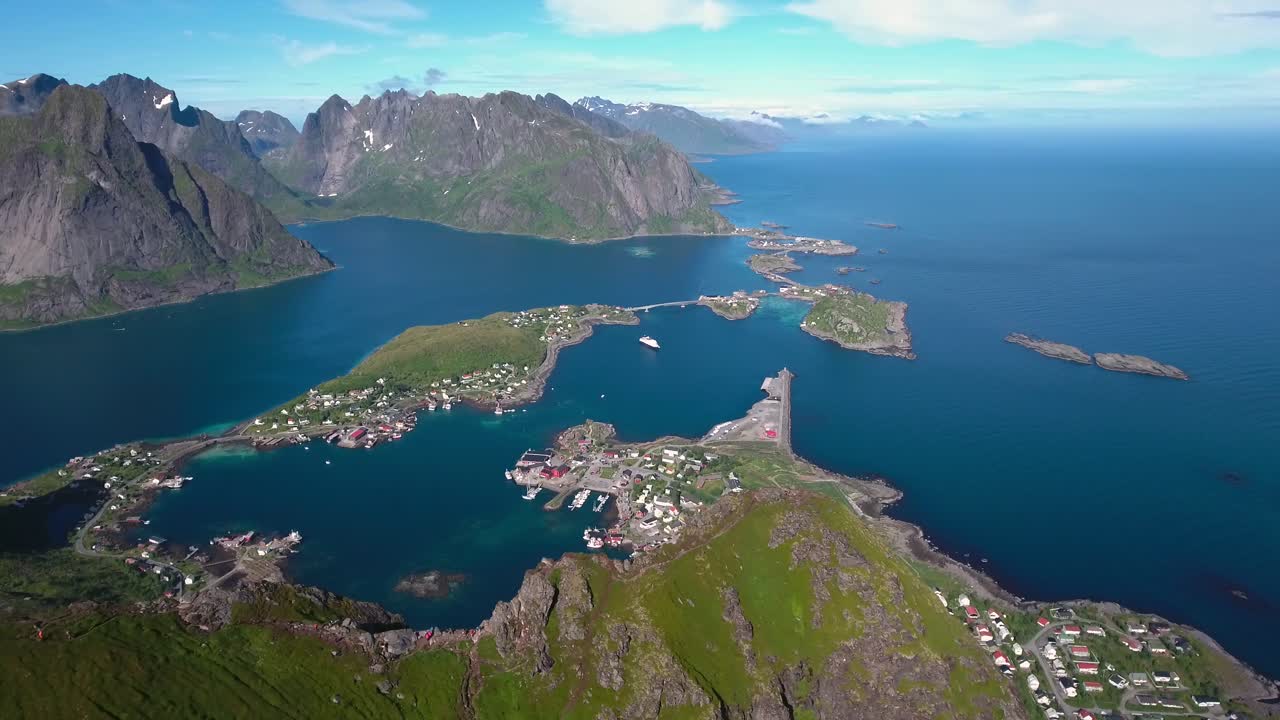 로포텐 군도 섬의 항공 영상