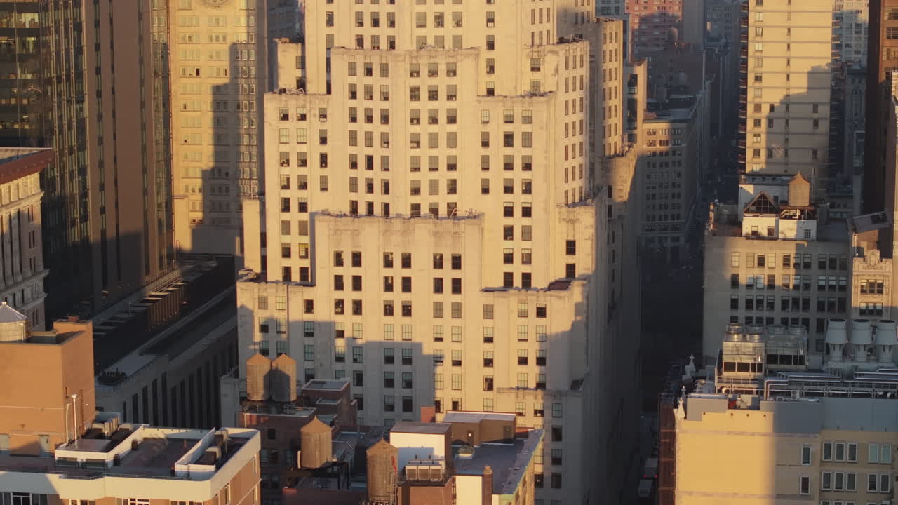 Vista aérea de arranha-céus em Midtown Manhattan. Filmado ao nascer do sol em Nova Iorque