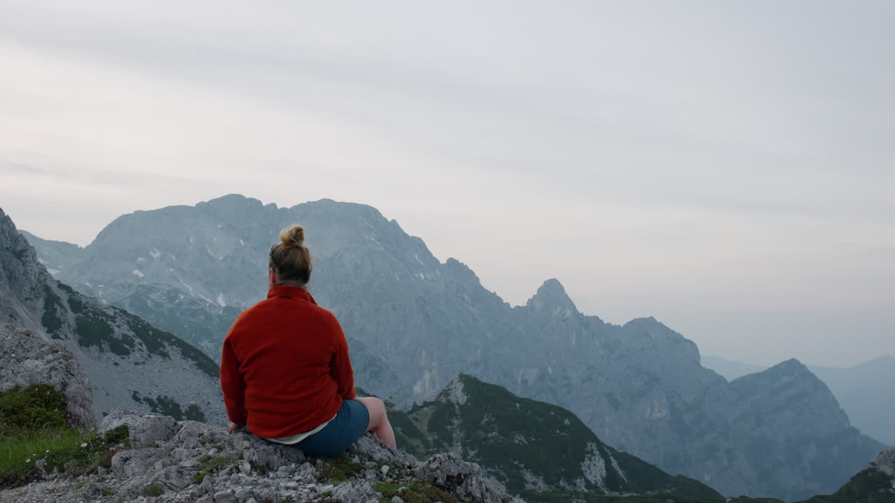 Cima alpina rocciosa nel Parco Nazionale del Triglav, Slovenia.