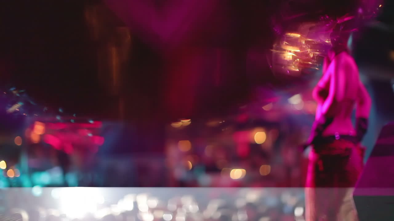 geschäftiger nachtclub 15