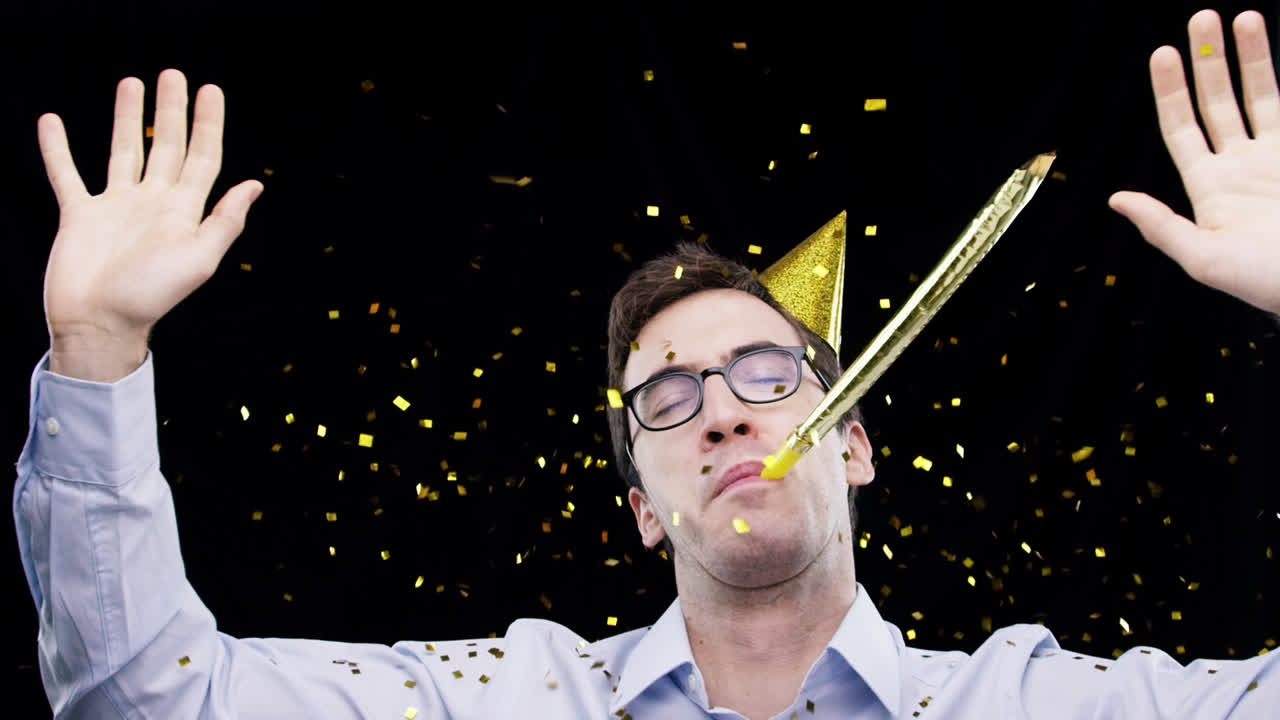 파티 모자를 입고 춤을 추는 괴짜 파티 사진 부스