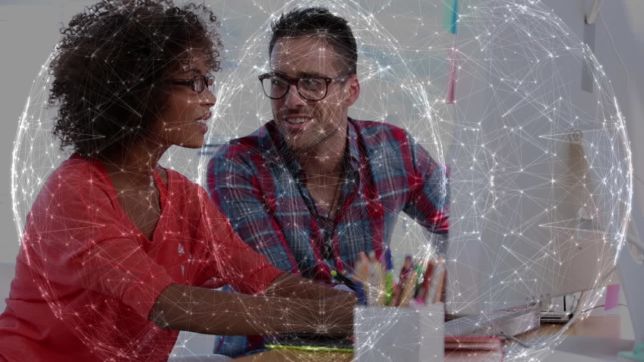 animación del globo con una red de conexiones sobre personas de negocios