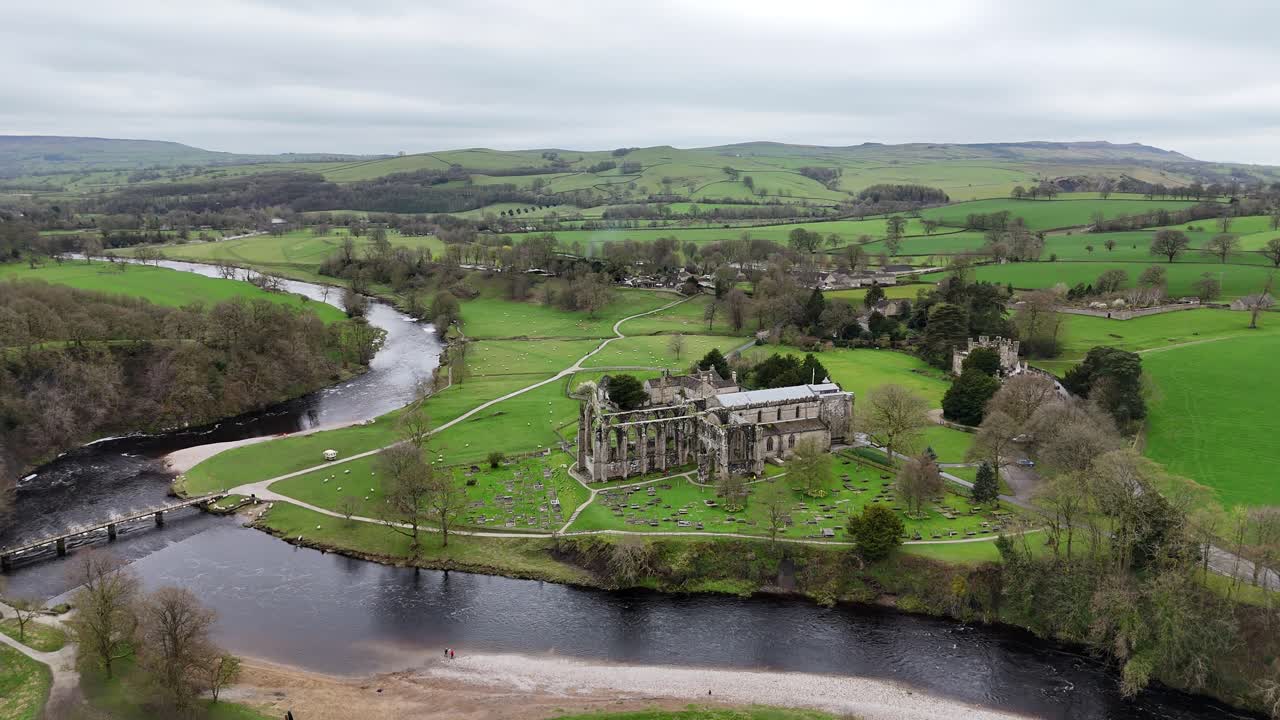 Bolton Abbey Yorkshire Dales Regno Unito drone, ripresa aerea dall'alto