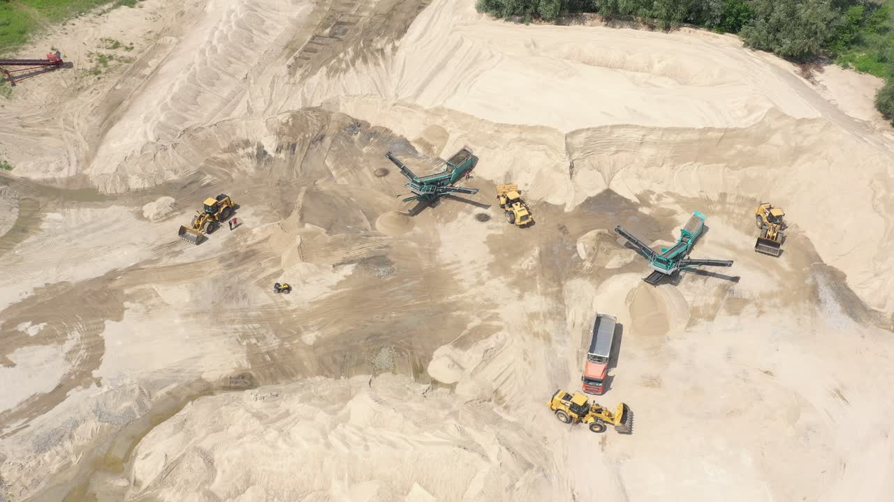 equipo industrial en el área minera