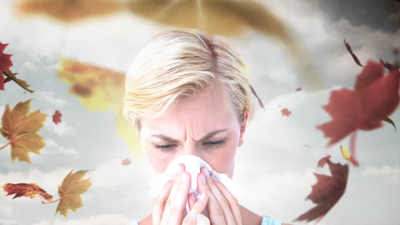 hojas de otoño que caen y una mujer estornudando mientras sufre de alergia 4k