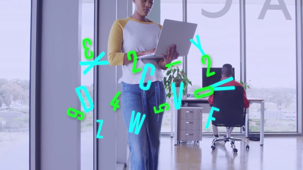 animación del procesamiento de datos sobre diversas personas de negocios en la oficina