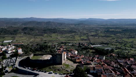 el antiguo castillo de belmonte, portugal - vista desde el aire