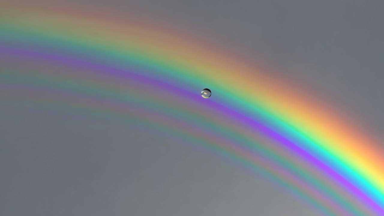 물방울이 있는 이중 무지개