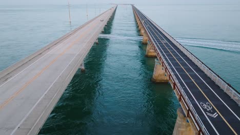 Static-aerial-view-of-the-Seven-Mile-Bridge-in-the-Florida-Keys-with-speed-boat-crossing-underneath