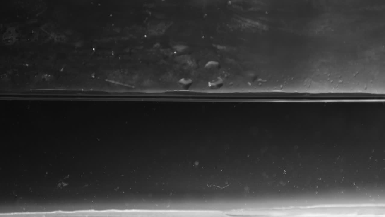 연기가 가득한 물탱크