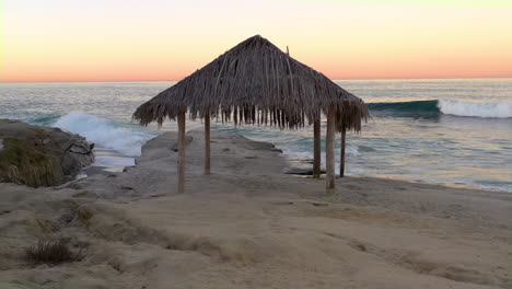 Famous-surfer-shack-in-La-Jolla,-California-at-sunrise