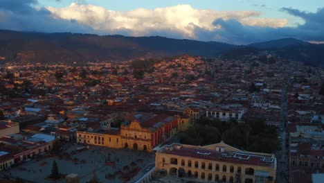 Weite-Luftaufnahme-Von-San-Cristobal-De-Las-Casas,-Chiapas