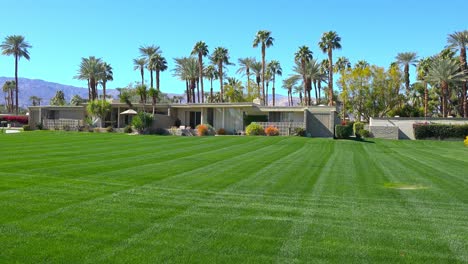 establishing shot of a condo complex in palm springs california 1