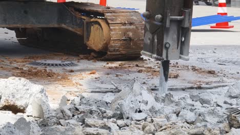trabajos de carreteras con martillo automático