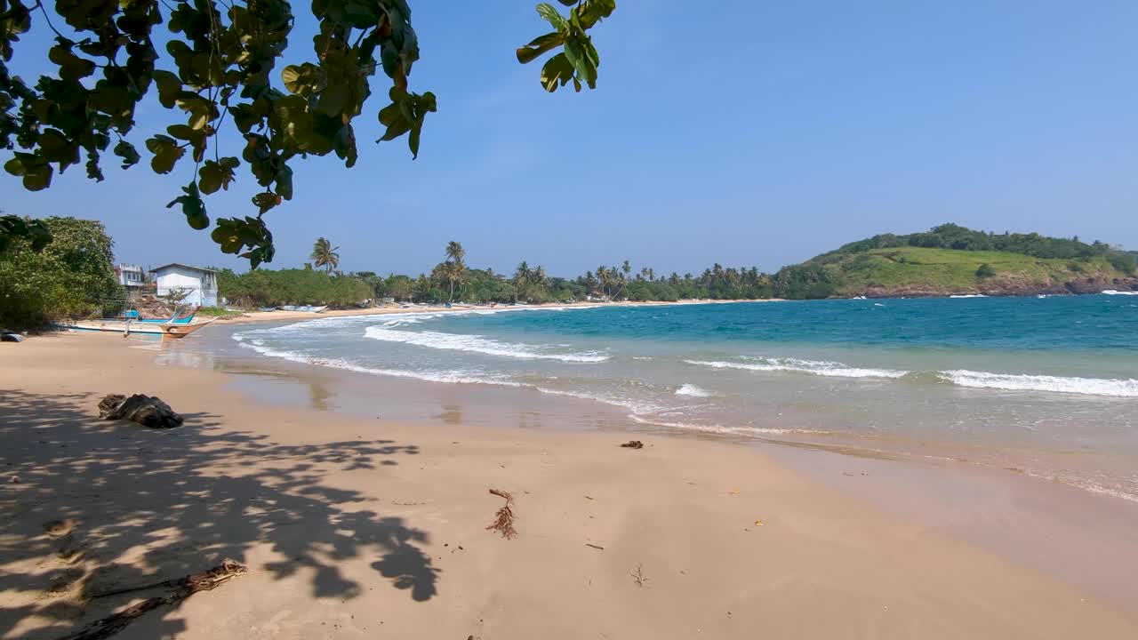 Scenic view of sandy beach and blue ocean at Hummanaya Bay in Kudawella ...