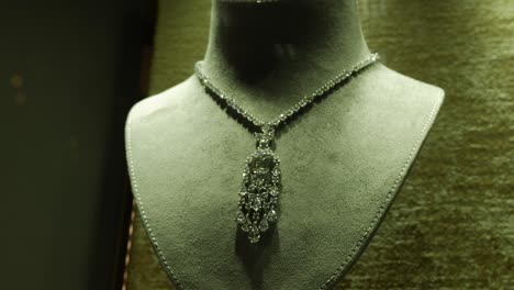 An-expensive,-beautiful-necklace-displayed-through-a-window-of-a-jewelry-shop-in-the-middle-eastern-city-of-Dubai,-United-Arab-Emirates