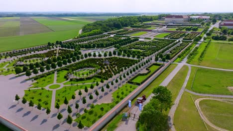 Malerische-Natürliche-Schönheit-Des-Gartens-Von-Schloss-Hof-In-Marchfeld,-Österreich-Im-Sommer