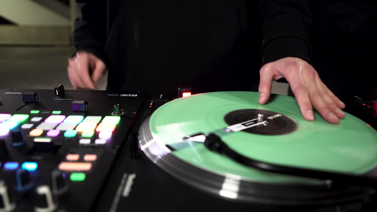 el rendimiento de dj