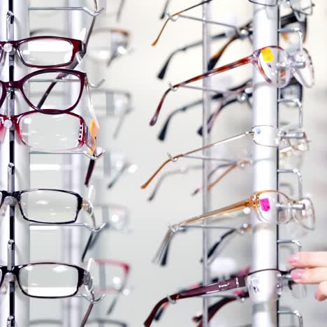 eye glasses in store