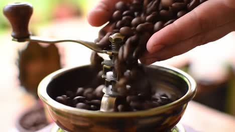 a step-by-step journey through the art of manual coffee grinding: from whole beans to perfectly ground coffee in a vintage grinder