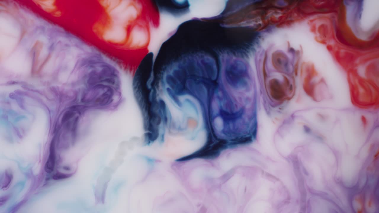 movimiento multicolor líquido rojo blanco azul moviéndose a través de fondo de textura blanca