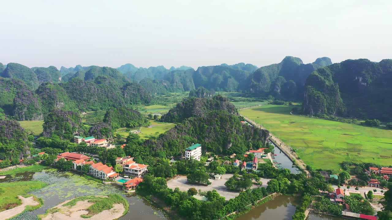 여기서 사는 건 너무 평화롭겠지