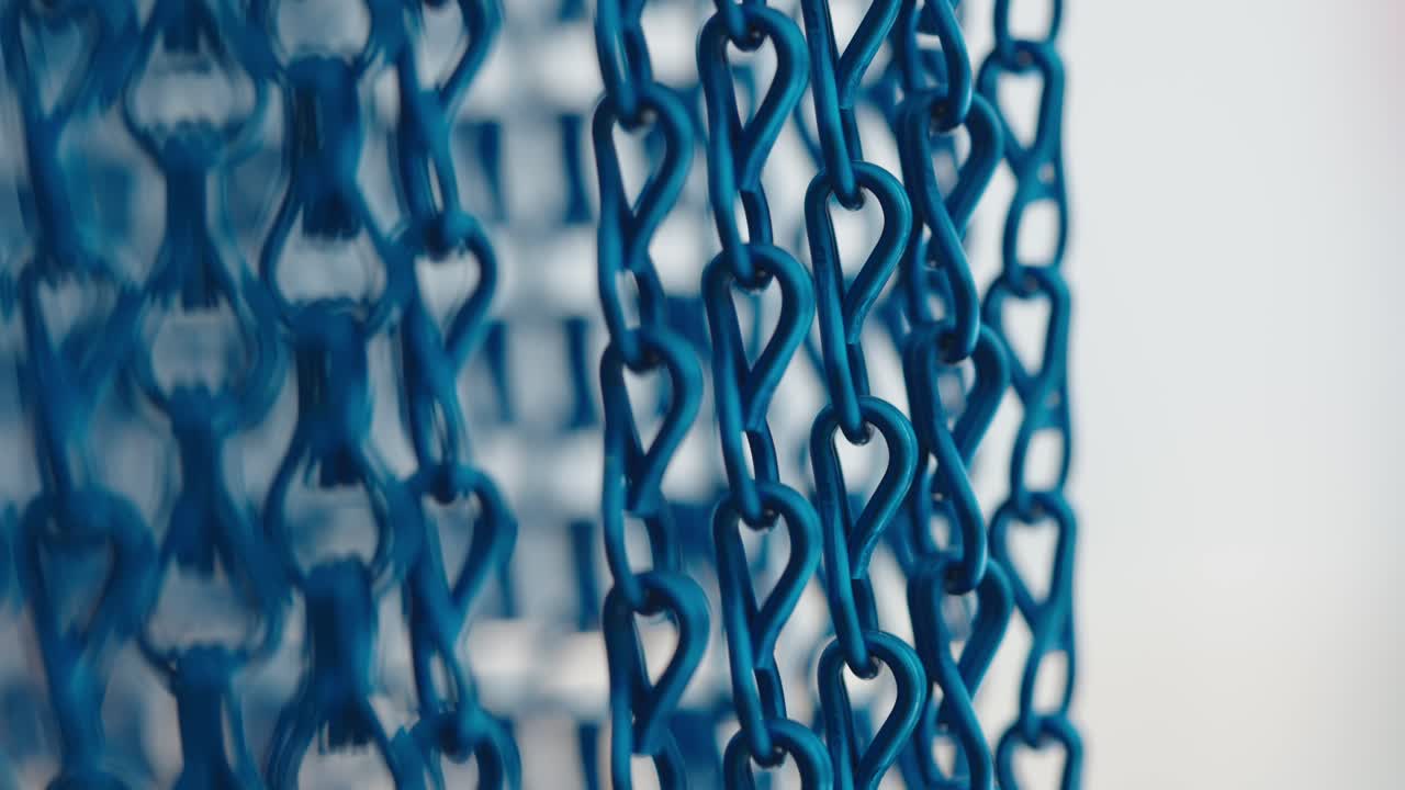 ⁇ 색 배경을 가진 금속 반지 커튼