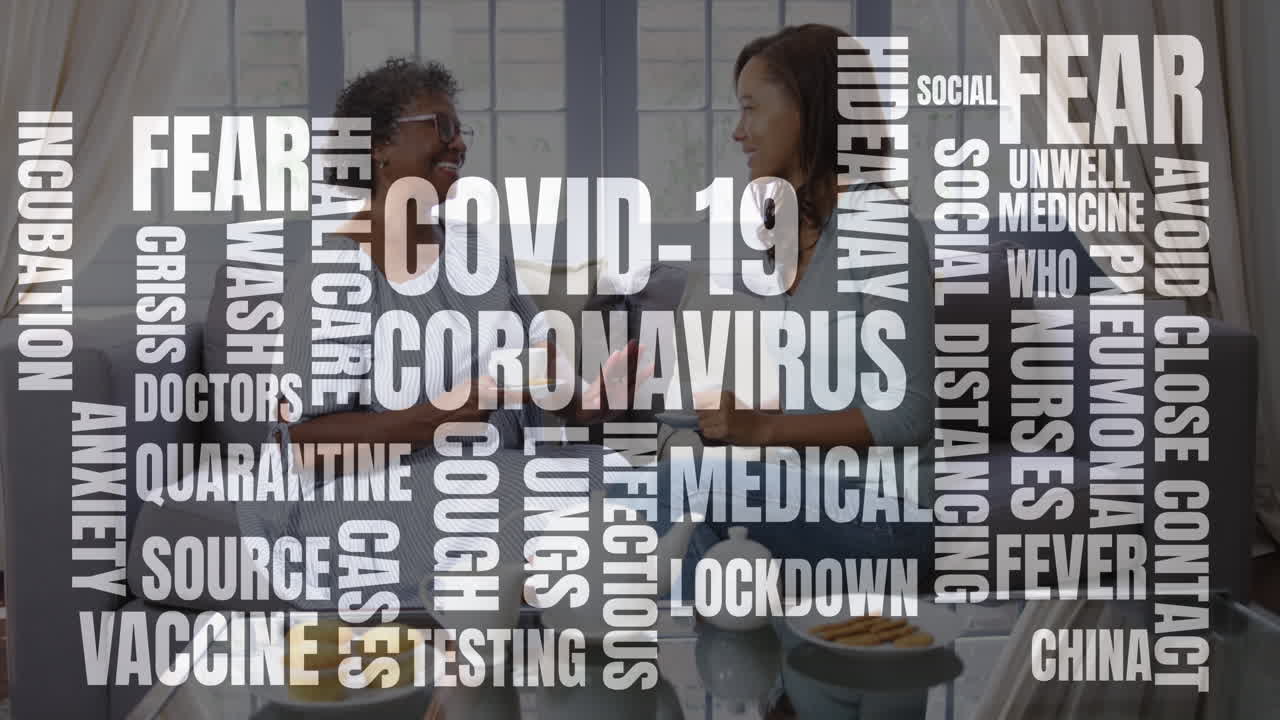 Animazione del testo "coronavirus" su un'infermiera con una paziente anziana che prende il tè a casa
