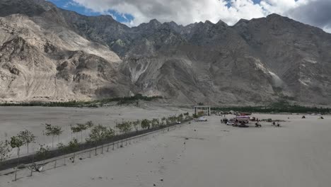 el oasis del desierto de sarfaranga, skardu, pakistán