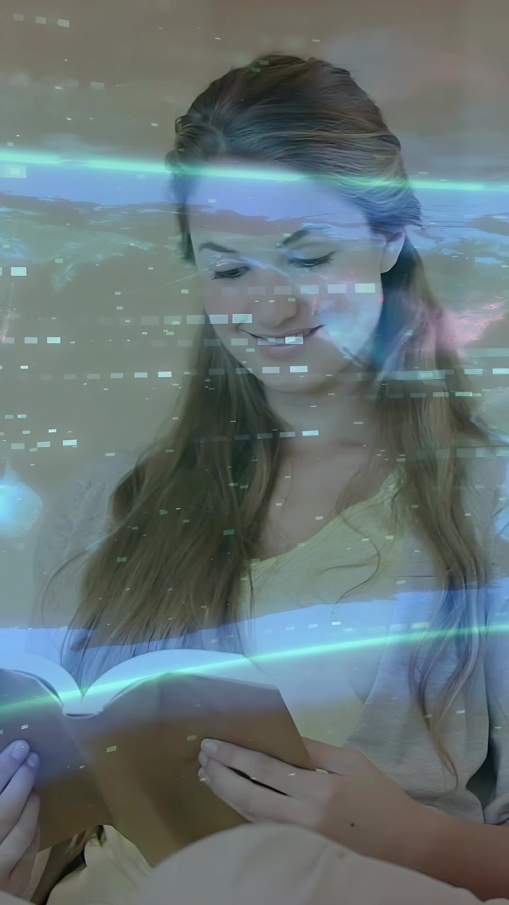 Video verticale: Donna che guarda e legge, sorridendo mentre fasce blu e una mappa si sovrappongono per l'istruzione