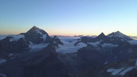 Vista-Del-Amanecer-A-Gran-Altura-En-Los-Alpes