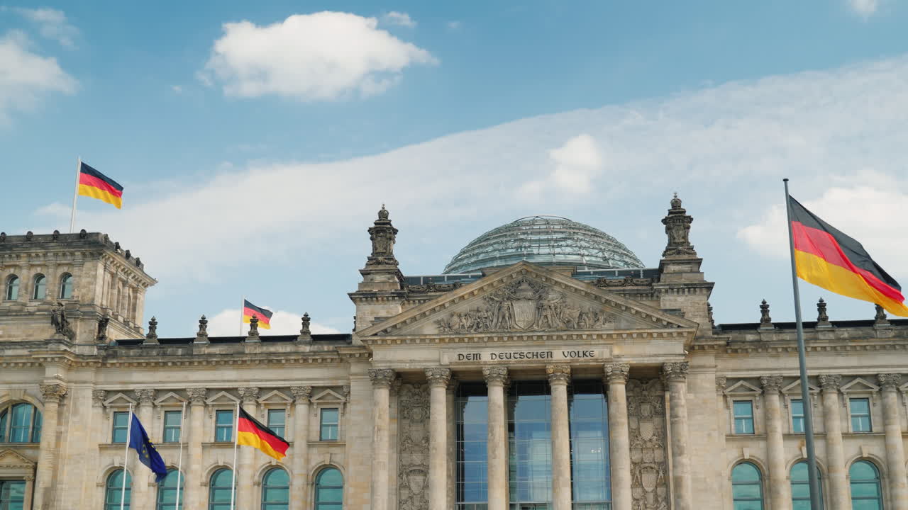 맑은 봄날 베를린의 연방하원 01