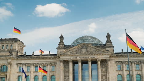 Der-Bundestag-In-Berlin-An-Einem-Klaren-Frühlingstag-01