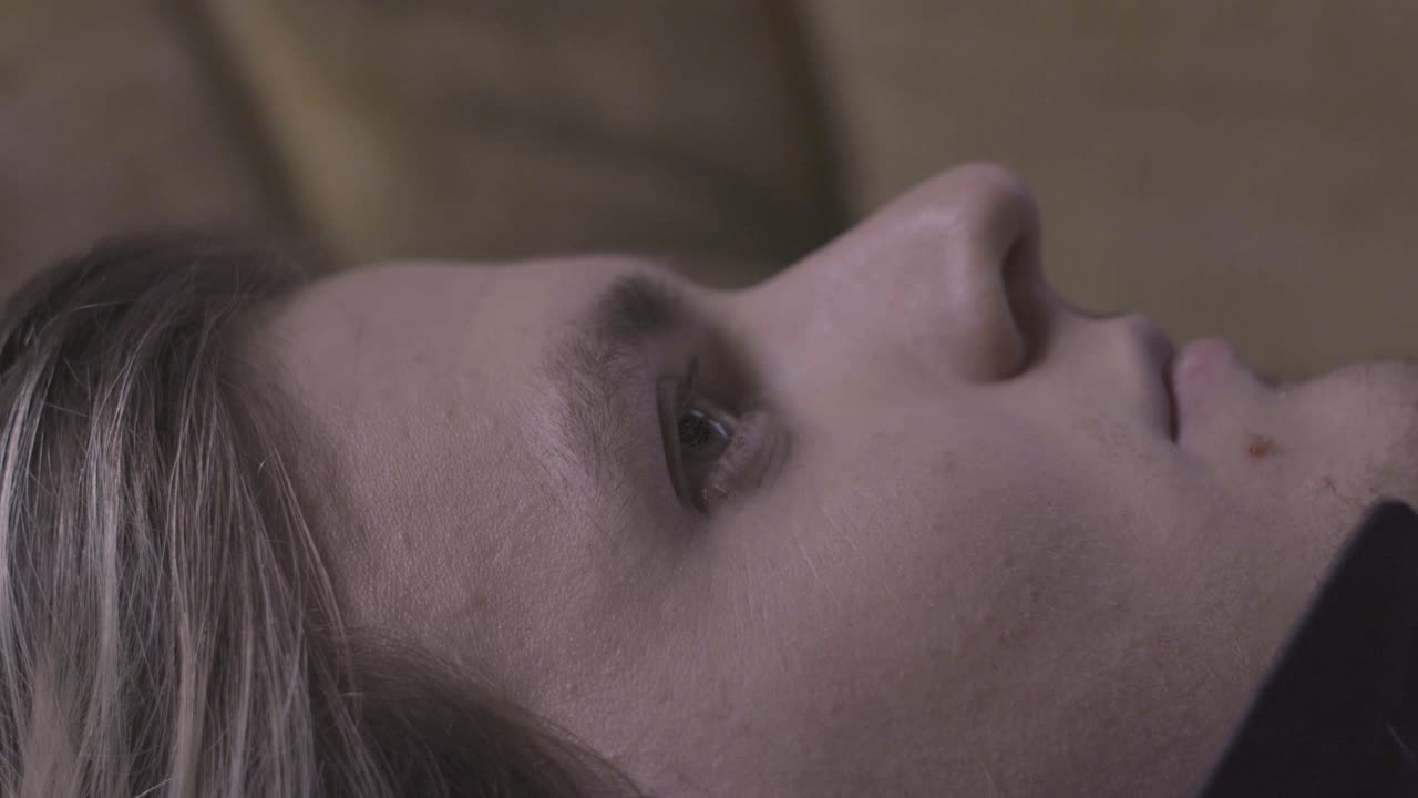 vistas de perfil de personas durmientes en primer plano