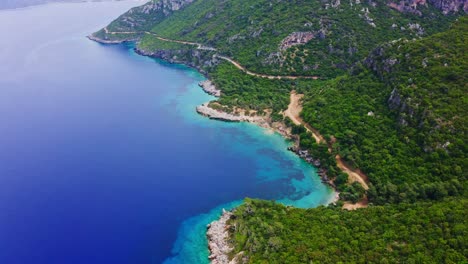 costa montañosa y escarpada de la península de datça