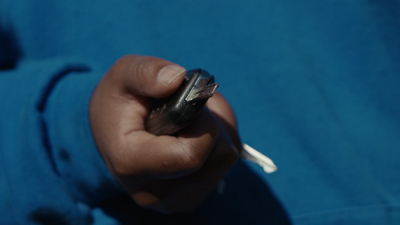 primer plano del giro de la llave del llavero