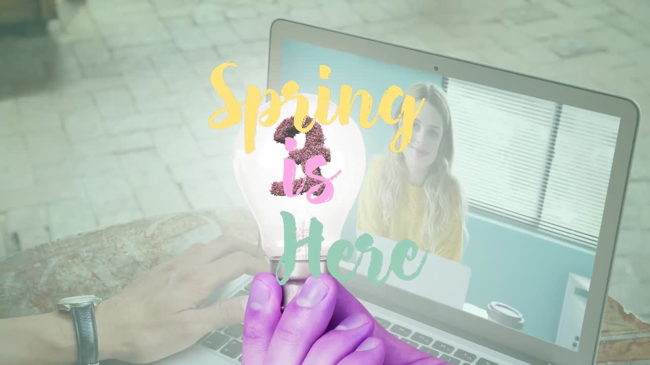 animación de la primavera está aquí texto sobre mujer caucásica haciendo llamada de video portátil