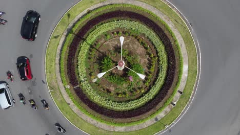 Traffic-atmosphere-at-an-intersection-with-a-park-circle-in-the-middle