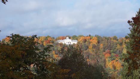 Manor-hause-during-autumn