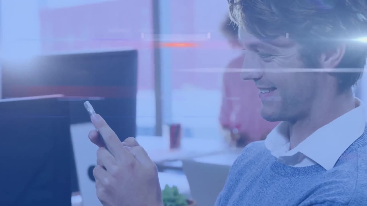 punto de luz contra el hombre que usa un teléfono inteligente en la oficina