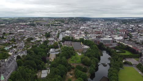 ciudad de corcho irlanda levantamiento aéreo drone vista