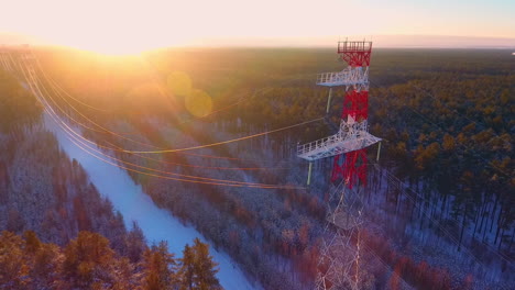 Línea-De-Transmisión-En-Vista-Aérea-Del-Bosque.-Energía-Eléctrica.-Industria-Energetica