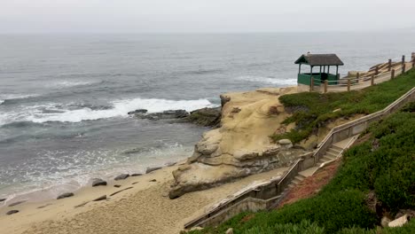 Exploring-La-Jolla,-CA-coastline-on-an-overcast-day