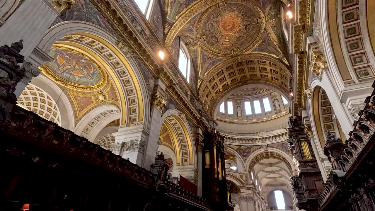 세인트 폴 대성당 내부의 파노라마 풍경