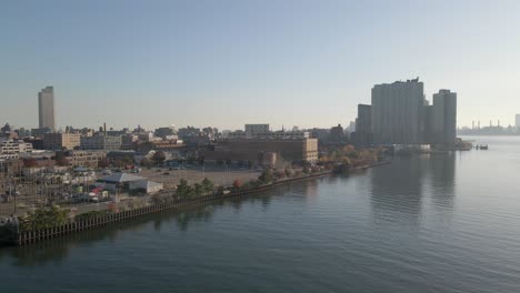 Aerial-view-of-East-River-and-Hunters-Point,-Queens,-NY