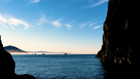 Vista-De-ángulo-Bajo-De-La-Costa-De-Oregon-Durante-El-Amanecer